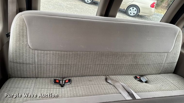 image for item EA2238 1998 Ford E350 Super Duty XLT van