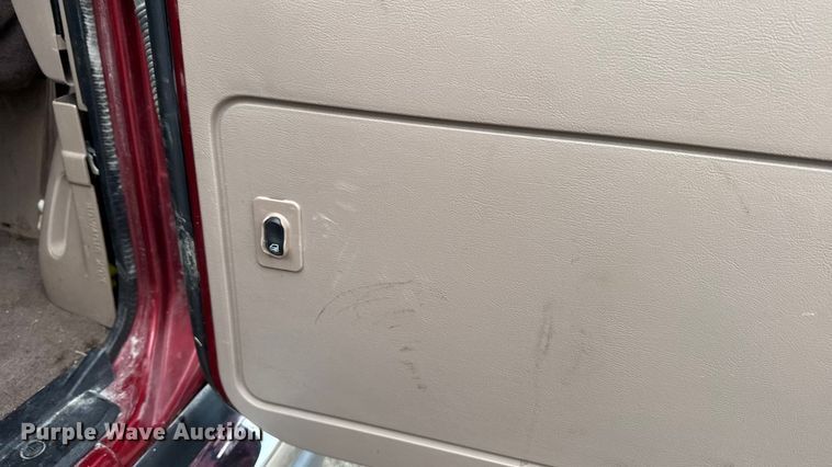 image for item EA2238 1998 Ford E350 Super Duty XLT van