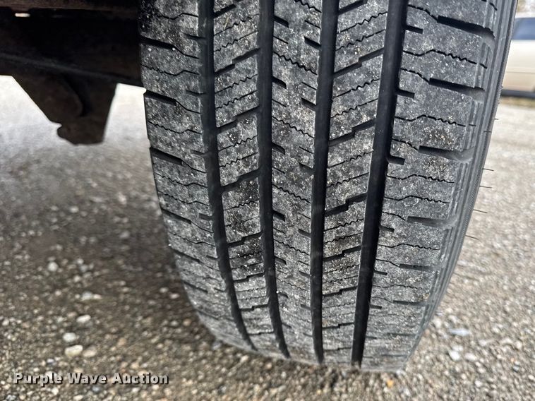 image for item EA2238 1998 Ford E350 Super Duty XLT van