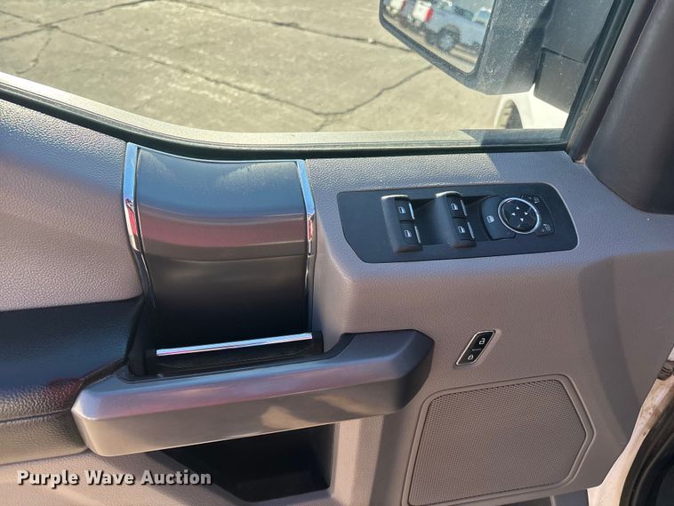 image for item EA2258 2020 Ford F150 Crew Cab pickup truck