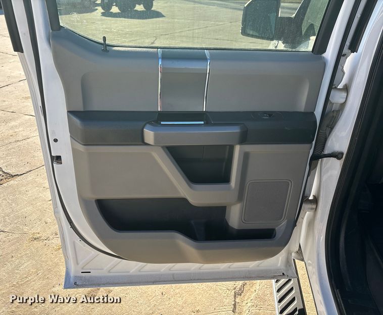 image for item EA2258 2020 Ford F150 Crew Cab pickup truck