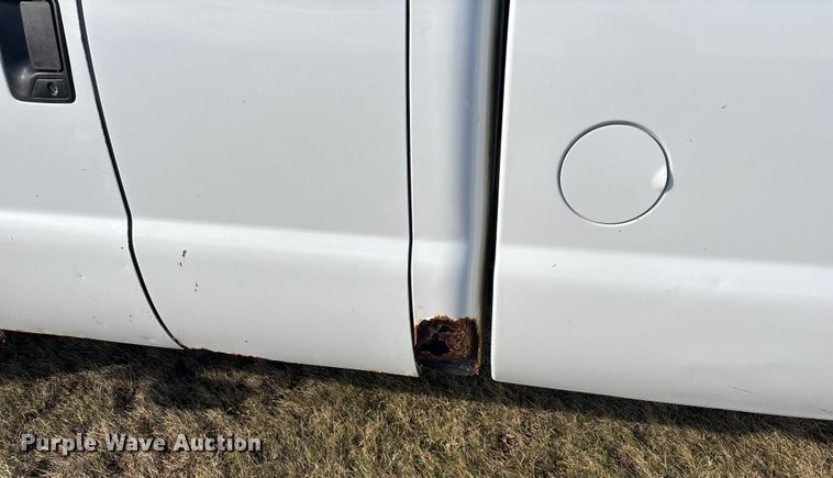 image for item EA2260 2004 Ford F350 Super Duty Ext. Cab pickup truck