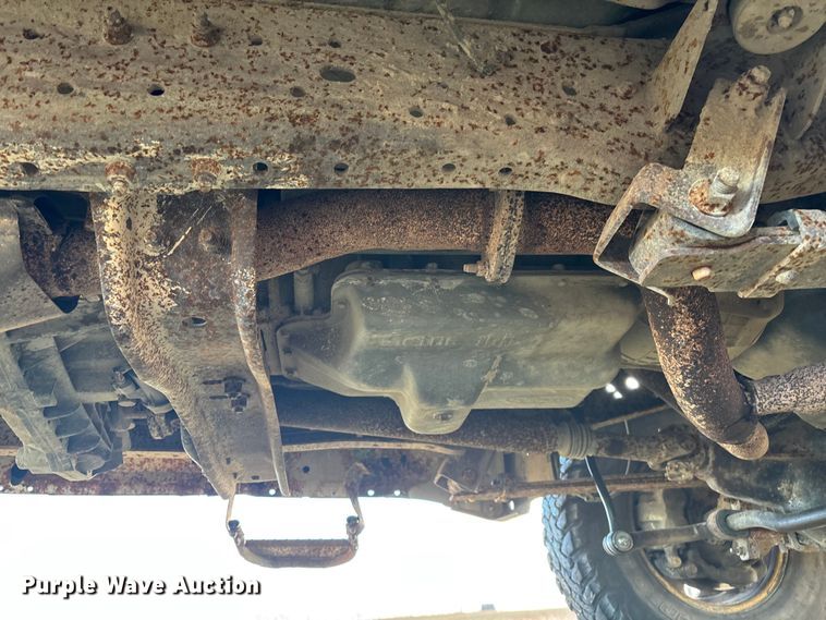 image for item EA2260 2004 Ford F350 Super Duty Ext. Cab pickup truck