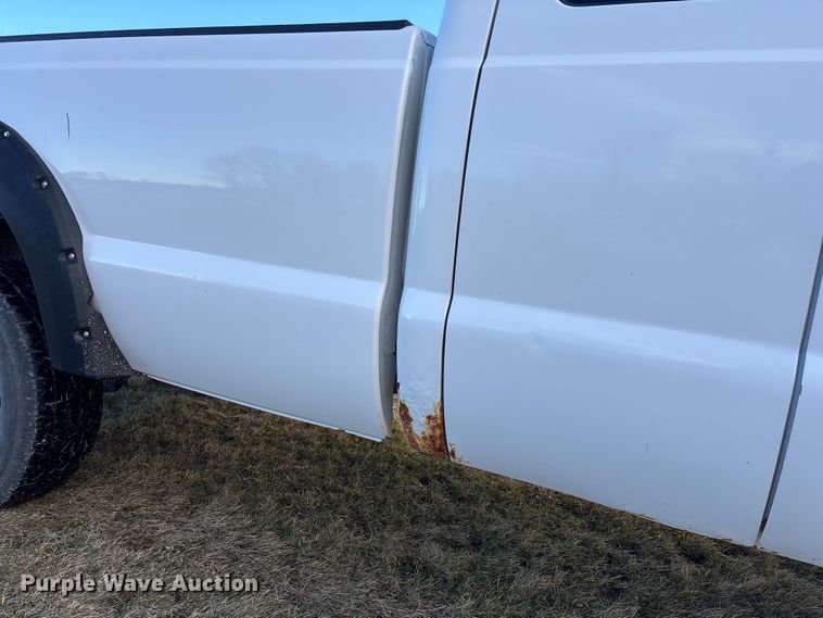 image for item EA2260 2004 Ford F350 Super Duty Ext. Cab pickup truck