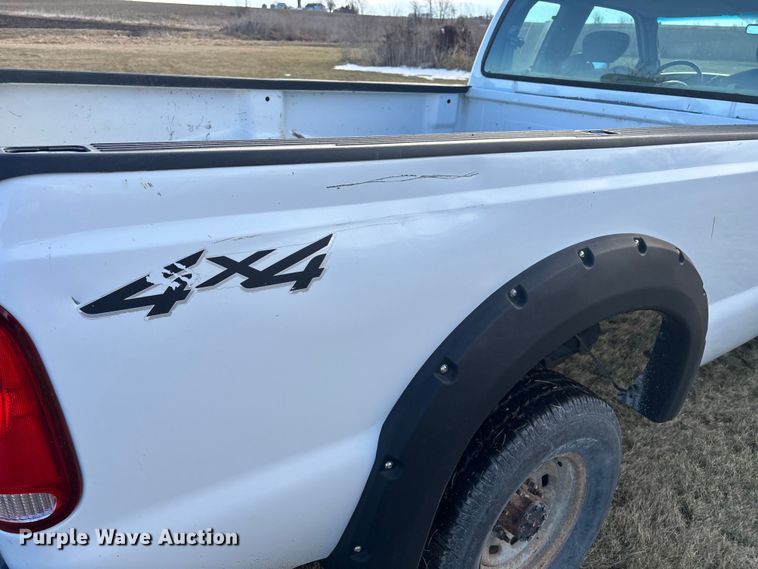 image for item EA2260 2004 Ford F350 Super Duty Ext. Cab pickup truck