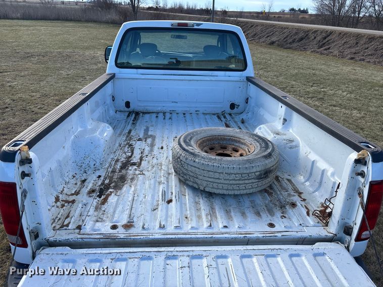 image for item EA2260 2004 Ford F350 Super Duty Ext. Cab pickup truck