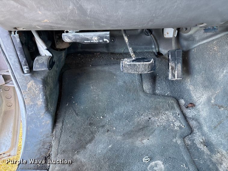 image for item EA2260 2004 Ford F350 Super Duty Ext. Cab pickup truck