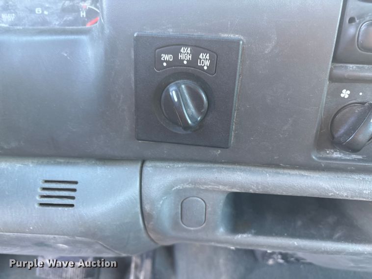 image for item EA2260 2004 Ford F350 Super Duty Ext. Cab pickup truck