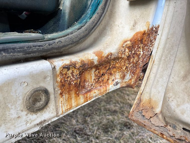 image for item EA2260 2004 Ford F350 Super Duty Ext. Cab pickup truck