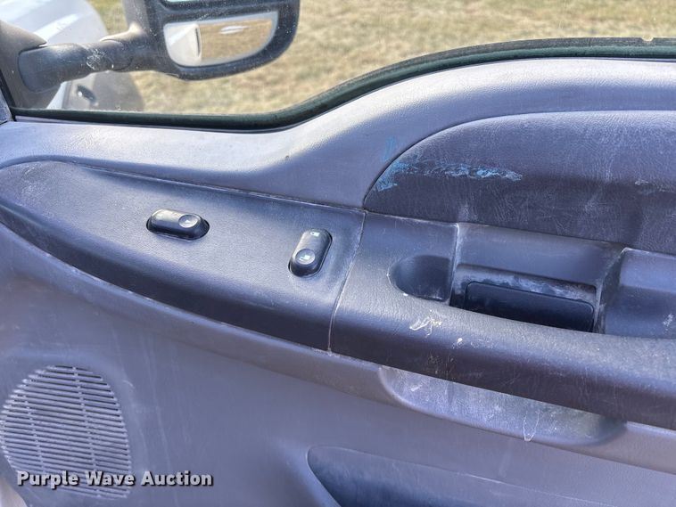 image for item EA2260 2004 Ford F350 Super Duty Ext. Cab pickup truck