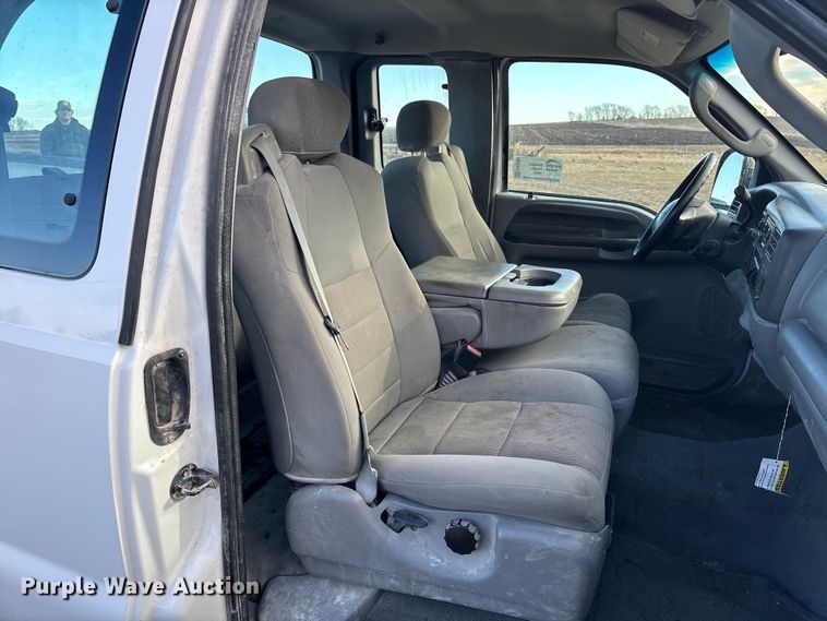 image for item EA2260 2004 Ford F350 Super Duty Ext. Cab pickup truck