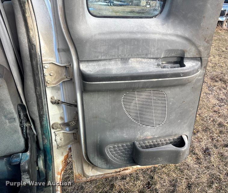 image for item EA2260 2004 Ford F350 Super Duty Ext. Cab pickup truck