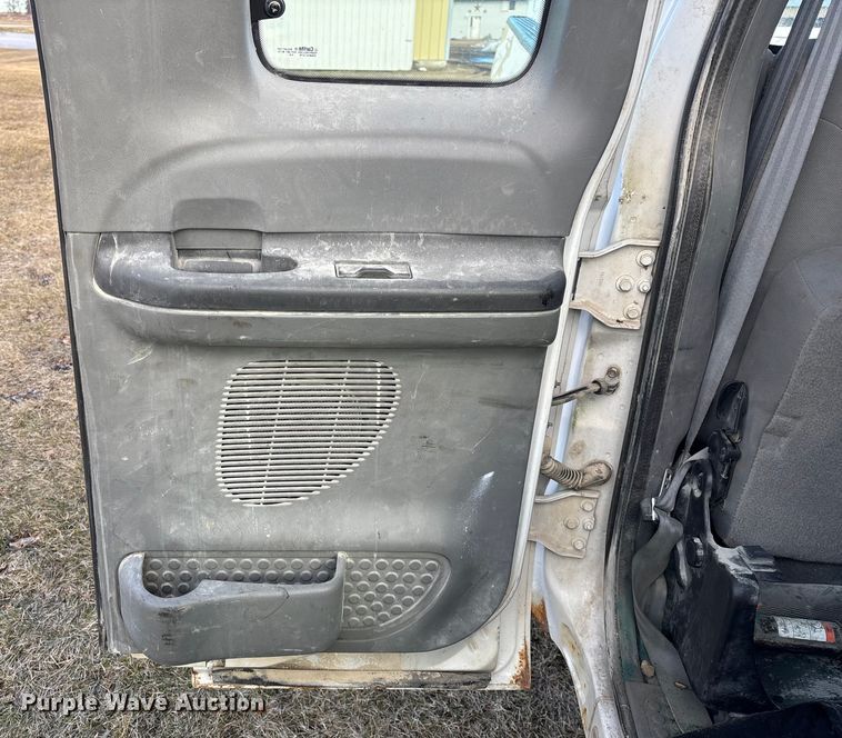 image for item EA2260 2004 Ford F350 Super Duty Ext. Cab pickup truck