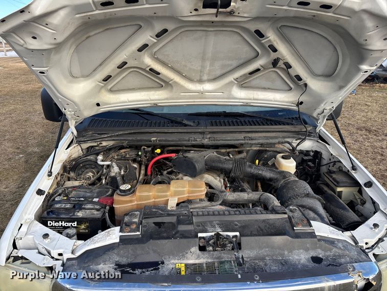 image for item EA2260 2004 Ford F350 Super Duty Ext. Cab pickup truck