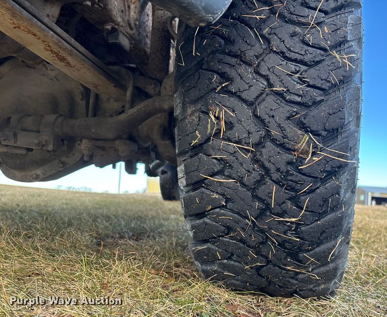 image for item EA2260 2004 Ford F350 Super Duty Ext. Cab pickup truck