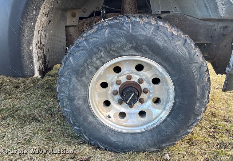 image for item EA2260 2004 Ford F350 Super Duty Ext. Cab pickup truck