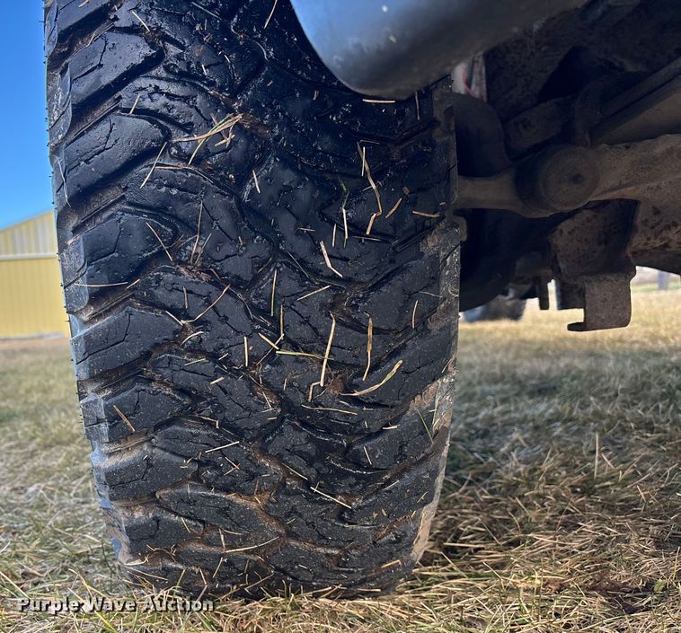 image for item EA2260 2004 Ford F350 Super Duty Ext. Cab pickup truck