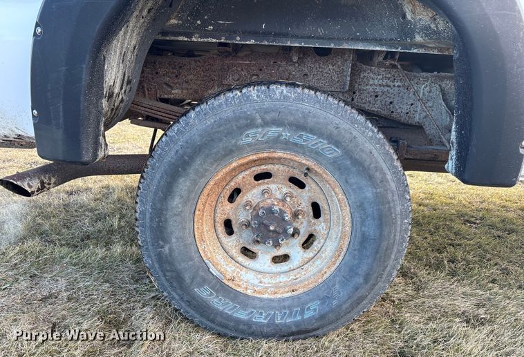 image for item EA2260 2004 Ford F350 Super Duty Ext. Cab pickup truck