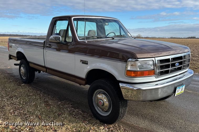 image for item EA2272 1993 Ford F250 XL pickup truck