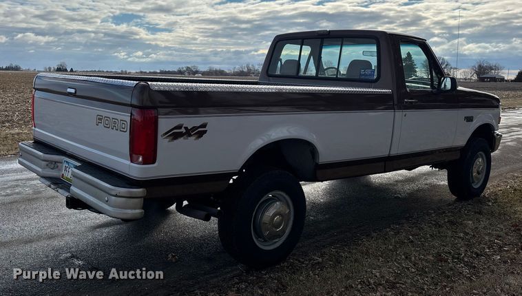 image for item EA2272 1993 Ford F250 XL pickup truck