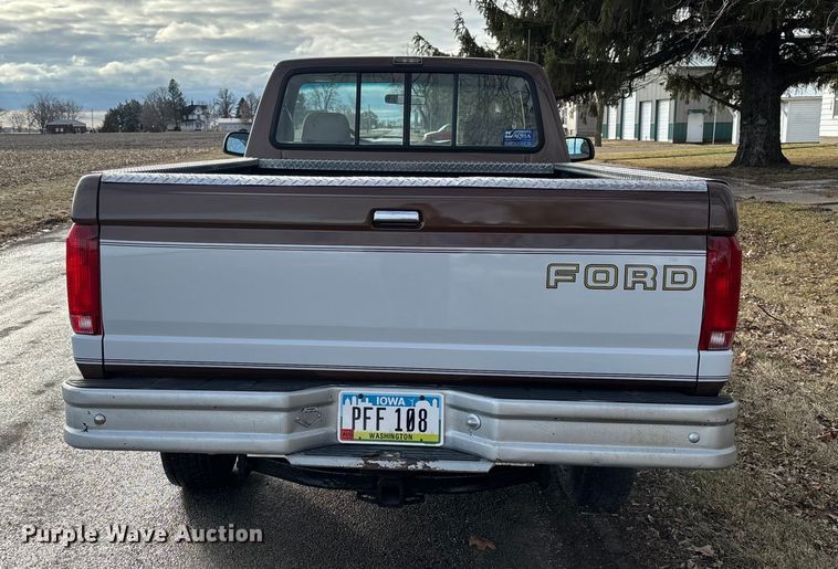 image for item EA2272 1993 Ford F250 XL pickup truck