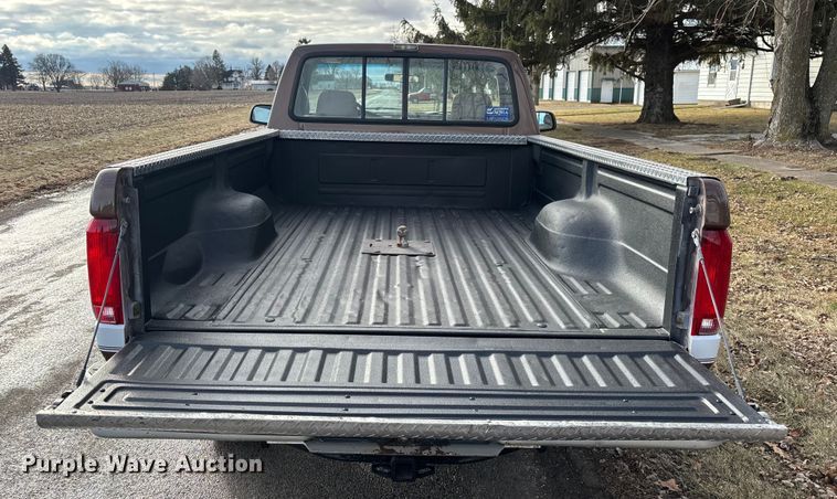 image for item EA2272 1993 Ford F250 XL pickup truck