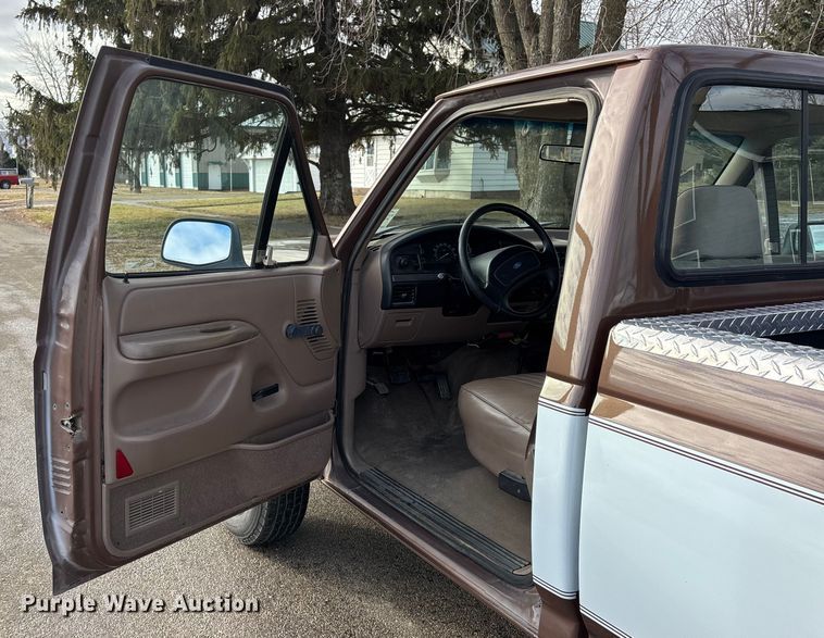 image for item EA2272 1993 Ford F250 XL pickup truck