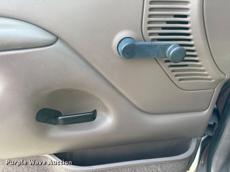 image for item EA2272 1993 Ford F250 XL pickup truck