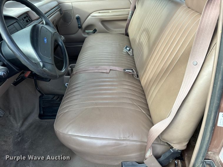 image for item EA2272 1993 Ford F250 XL pickup truck