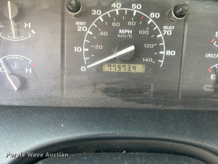 image for item EA2272 1993 Ford F250 XL pickup truck