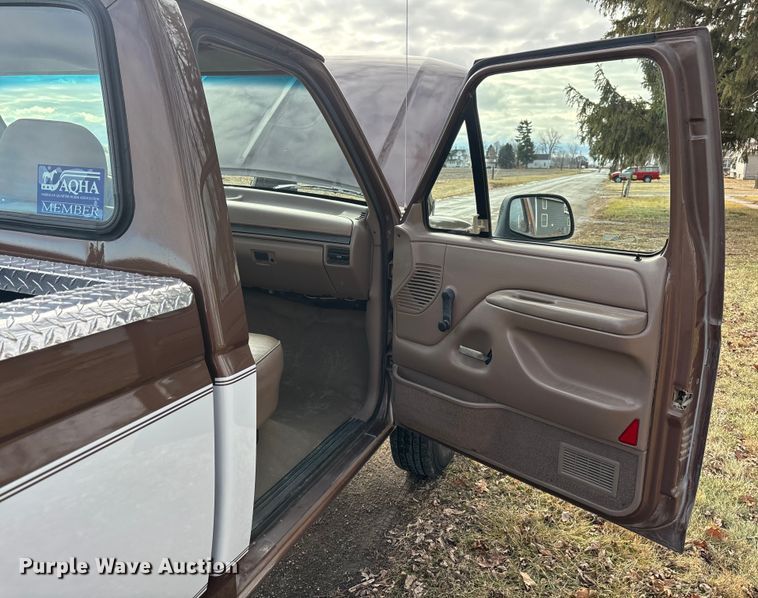 image for item EA2272 1993 Ford F250 XL pickup truck