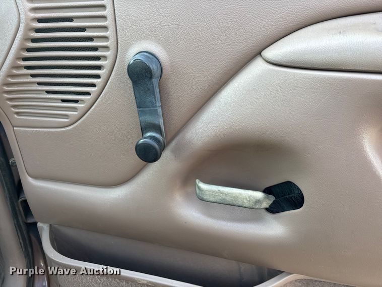 image for item EA2272 1993 Ford F250 XL pickup truck