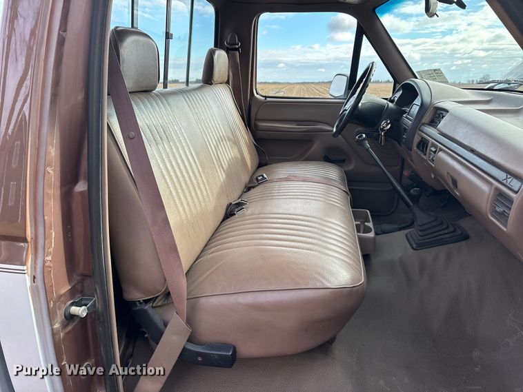 image for item EA2272 1993 Ford F250 XL pickup truck