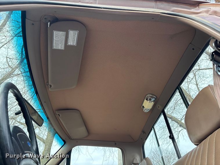 image for item EA2272 1993 Ford F250 XL pickup truck