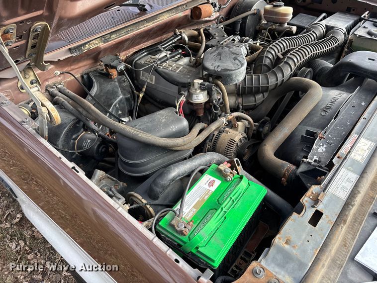 image for item EA2272 1993 Ford F250 XL pickup truck