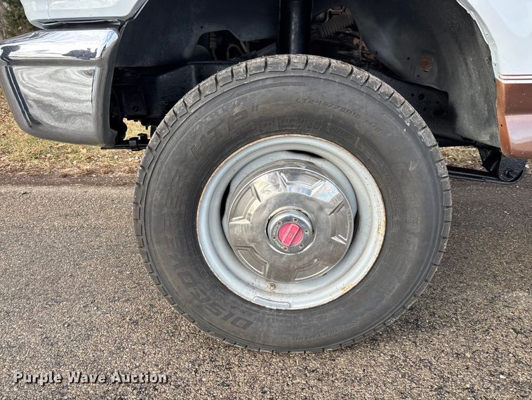 image for item EA2272 1993 Ford F250 XL pickup truck