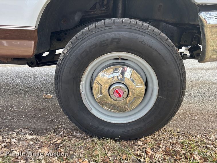 image for item EA2272 1993 Ford F250 XL pickup truck