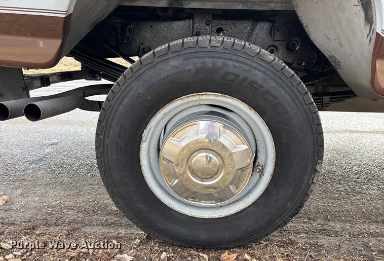 image for item EA2272 1993 Ford F250 XL pickup truck