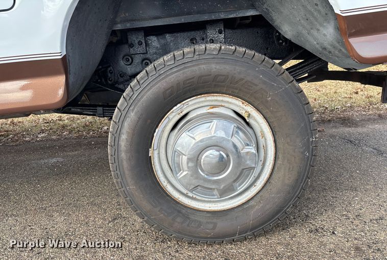 image for item EA2272 1993 Ford F250 XL pickup truck