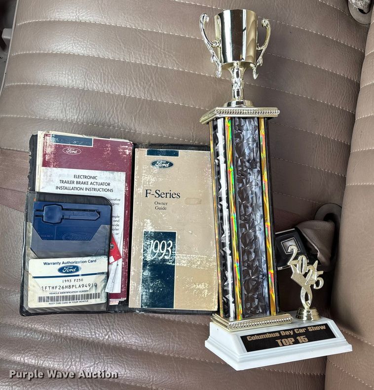 image for item EA2272 1993 Ford F250 XL pickup truck