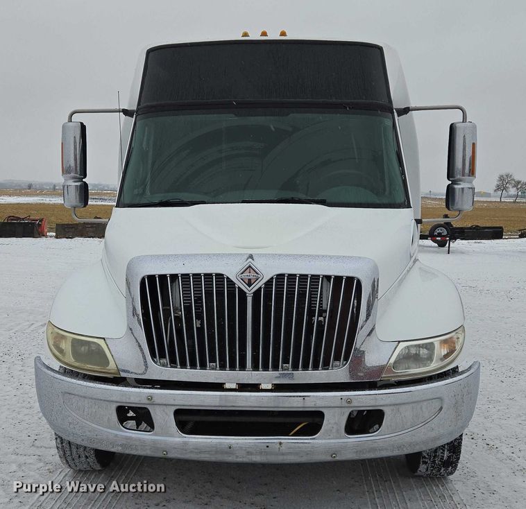 image for item EB1199 2004 International 3200 shuttle bus