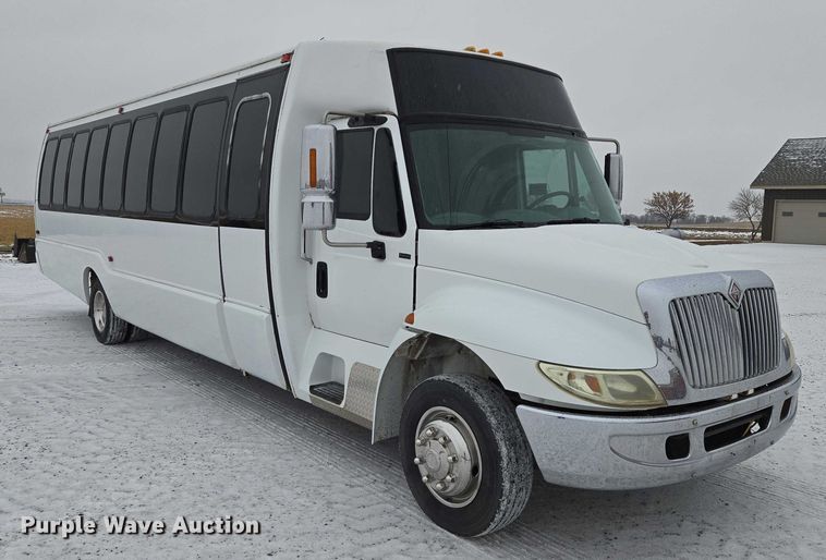 image for item EB1199 2004 International 3200 shuttle bus