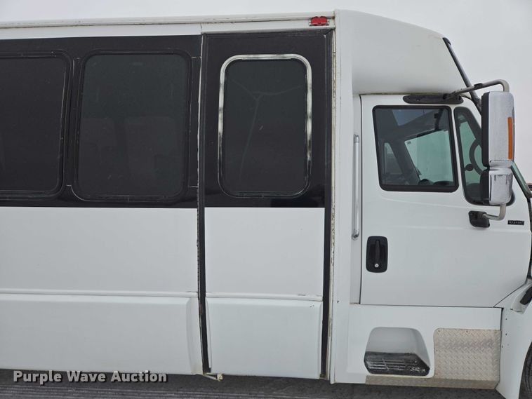 image for item EB1199 2004 International 3200 shuttle bus