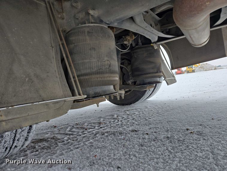 image for item EB1199 2004 International 3200 shuttle bus