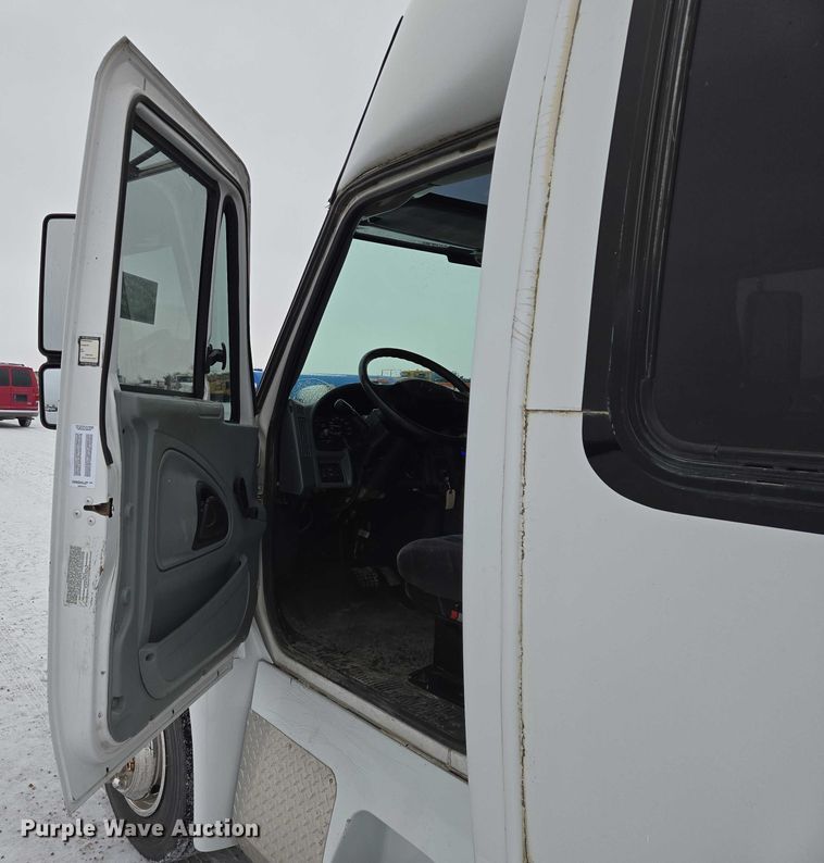 image for item EB1199 2004 International 3200 shuttle bus