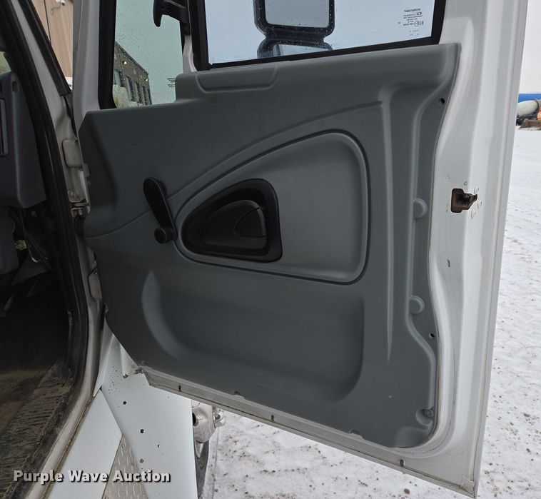 image for item EB1199 2004 International 3200 shuttle bus