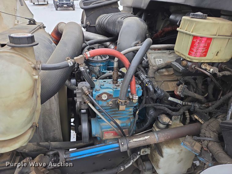 image for item EB1199 2004 International 3200 shuttle bus