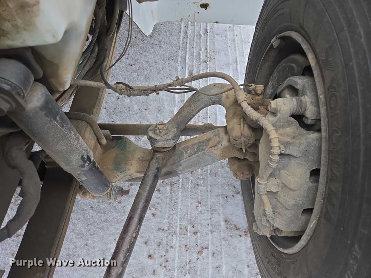 image for item EB1199 2004 International 3200 shuttle bus