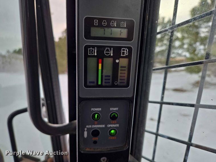 image for item EB1230 2013 Case SR200 skid steer loader