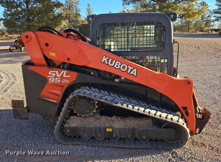 image for item EB1244 Kubota SVL 95-2S tracked skid steer loader